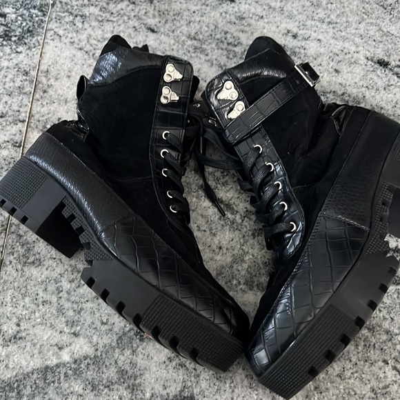 PRETTY LITTLE THING : NEW COMBAT BOOTS SZ 41(8.5) - Picture 3 of 6